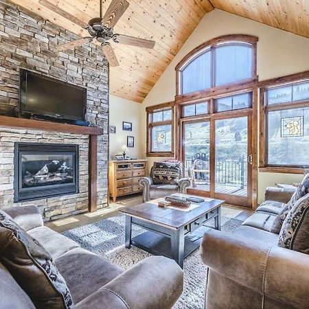 Slopeside Luxury Villa: Ski Views & Activity Perks Winter Park Exterior photo