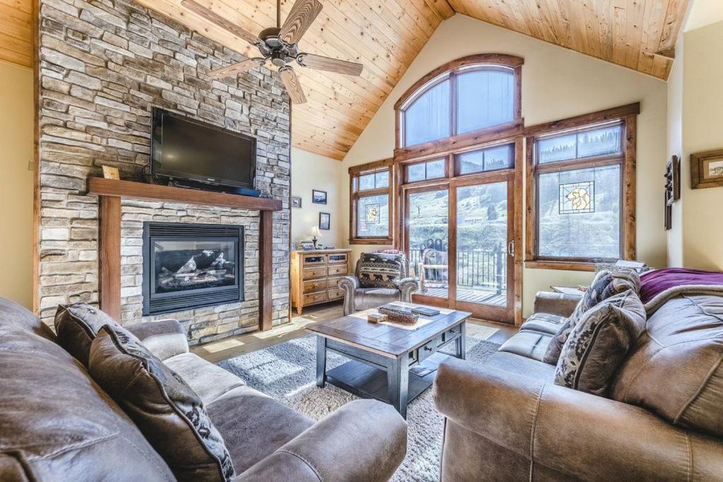 Slopeside Luxury Villa: Ski Views & Activity Perks Winter Park Exterior photo