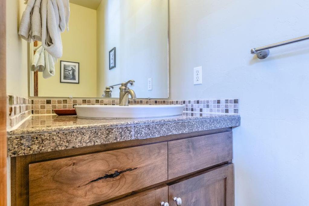 Slopeside Luxury Villa: Ski Views & Activity Perks Winter Park Exterior photo